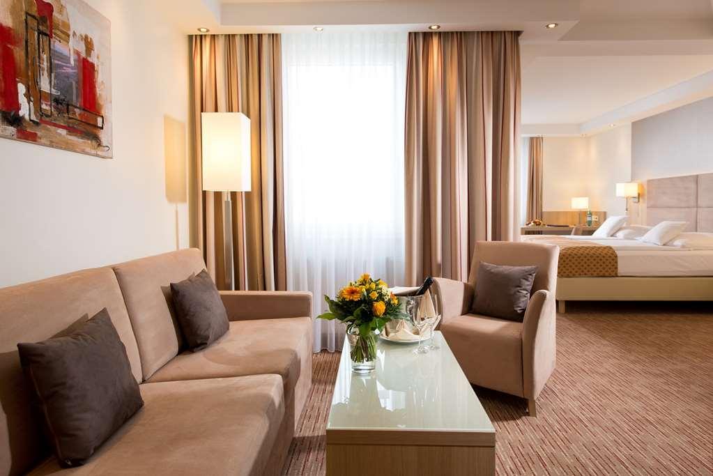 Best Western Hotel Brunnenhof Weibersbrunn Room photo